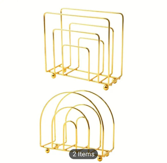 Apne dining room, tea trolley, aur kitchen counters ko organized aur stylish banayein is Modern Geometric Metal Tissue Stand ke sath. High-quality durable metal wire se tayar kardah ye vertical napkin holder do mukhtalif premium colors (luxury shiny gold aur sleek matte black) mein available hai. Iska contemporary square tiered layout table par kam se kam space gherte hue tissues ko bilkul upright aur safe rakhta hai, jis se unhein nikalna nihayat asan ho jata hai. Gharo, restaurants, cafes, aur formal hi-t