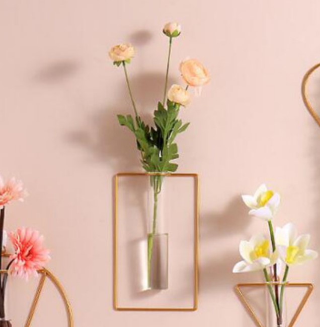 Wall-mounted gold wire flower vase for office and living room decoration - Decore Wholesale.